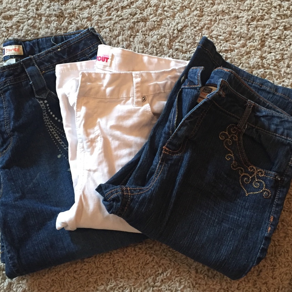 💥SOLD GIRLS JEAN BUNDLE 3 pairs. Blue never worn